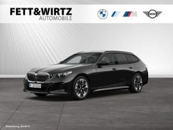 Black sapphire metallic Gebraucht 2025 BMW 520 Comfort Edition Kombi | 51.490 € (Guter Preis)