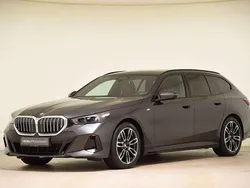 Sophistograu metallic Gebraucht 2024 BMW 520 M Sport Kombi | 50.580 € (Superpreis)