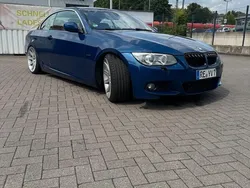 Blau Gebraucht 2010 BMW 330 Cabriolet Cabrio | 15.599 €