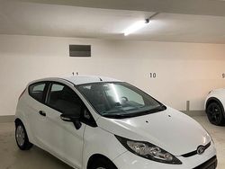 Weiß Gebraucht 2009 Ford Fiesta Kleinwagen | 3.300 €