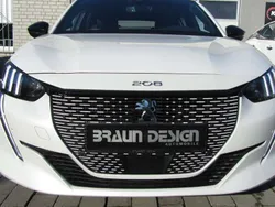 Lack weiss perlglänzend Gebraucht 2020 Peugeot e-208 GT-line Kleinwagen | 17.800 € (Teuer)