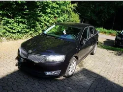 Schwarz Gebraucht 2014 Skoda Rapid Ambition Kombi | 3.550 € (Superpreis)