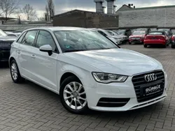 Weiß Gebraucht 2015 Audi A3 Sportback Attraction Limousine | 9.860 € (Fairer Preis)