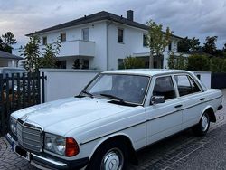Weiß Gebraucht 1979 Mercedes 200 Limousine | 13.850 €