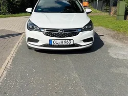 Weiß Gebraucht 2017 Opel Astra Kombi | 8.999 € (Teuer)