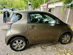 Braun Gebraucht 2010 Toyota iQ Kleinwagen | 3.200 € (Fairer Preis)