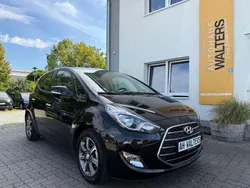 Schwarz Gebraucht 2016 Hyundai ix20 Passion Van / Kleinbus | 9.885 € (Fairer Preis)