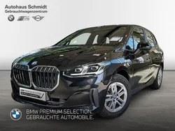 Saphirschwarz Gebraucht 2022 BMW 225 Active Tourer Sport Line Van / Kleinbus | 31.990 € (Guter Preis)