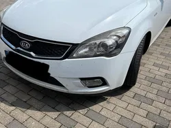 Weiß Gebraucht 2012 Kia Ceed Edition 7 Kleinwagen | 5.700 € (Fairer Preis)