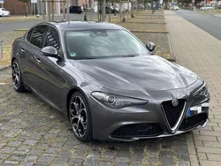 Grau Gebraucht 2017 Alfa Romeo Giulia Limousine | 22.400 € (Fairer Preis)
