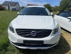 Weiß Gebraucht 2015 Volvo XC60 Kinetic SUV | 12.900 € (Guter Preis)