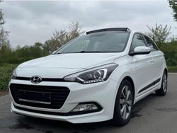 Weiß Gebraucht 2016 Hyundai i20 Passion Limousine | 10.490 € (Fairer Preis)