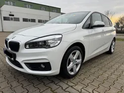 Weiß Gebraucht 2016 BMW 216 Active Tourer Van / Kleinbus | 11.800 € (Fairer Preis)