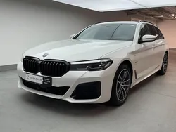 Alpinweiss Gebraucht 2022 BMW 530e Shadowline Kombi | 35.699 € (Fairer Preis)