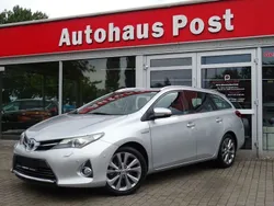 Silber Gebraucht 2014 Toyota Auris Touring Sports Executive Kombi | 13.999 € (Fairer Preis)