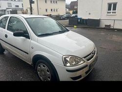 Weiß Gebraucht 2005 Opel Corsa Kleinwagen | 2.000 € (Teuer)