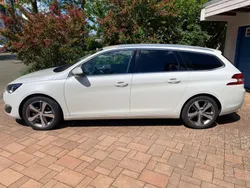 Weiß Gebraucht 2016 Peugeot 308 Allure Kombi | 7.800 € (Fairer Preis)