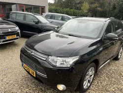 Schwarz Gebraucht 2013 Mitsubishi Outlander P-HEV Instyle SUV | 6.950 €