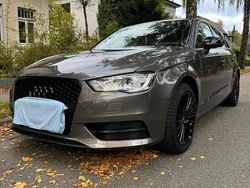 Grau Gebraucht 2025 Audi A3 Black Edition Kombi | 11.000 €