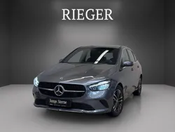 Grau Gebraucht 2024 Mercedes B200 Advanced Van / Kleinbus | 31.849 € (Fairer Preis)