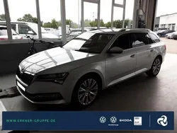 Brilliantsilber metallic Gebraucht 2023 Skoda Superb Style Kombi | 31.899 € (Guter Preis)