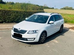 Weiß Gebraucht 2015 Skoda Octavia Kombi | 6.700 € (Teuer)