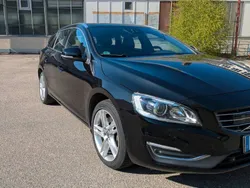 Schwarz Gebraucht 2016 Volvo V60 Summum Kombi | 15.900 € (Etwas zu teuer)
