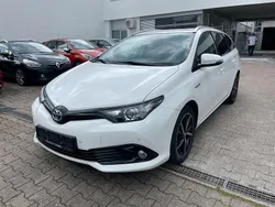 Weiß Gebraucht 2019 Toyota Auris Touring Sports Team Kombi | 12.995 € (Guter Preis)