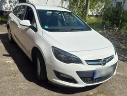 Weiß Gebraucht 2014 Opel Astra Eco Kombi | 3.850 € (Guter Preis)