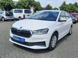 Weiß Gebraucht 2023 Skoda Fabia Active Limousine | 13.949 € (Guter Preis)