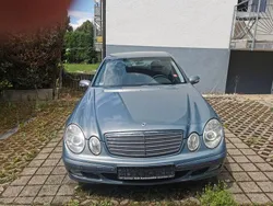Grau Gebraucht 2004 Mercedes E220 Classic Limousine | 2.750 € (Superpreis)