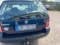 Blau Gebraucht 2002 VW Passat Kombi | 600 € (Superpreis)