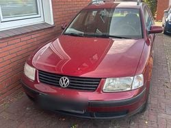Rot Gebraucht 1999 VW Passat Kombi | 500 € (Superpreis)