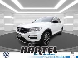 Pure white, metallic Gebraucht 2021 VW T-Roc Active SUV | 21.200 € (Fairer Preis)