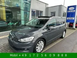 Grau Gebraucht 2018 VW Touran Highline Van / Kleinbus | 21.999 € (Fairer Preis)