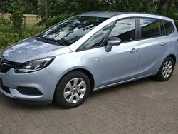 Blau Gebraucht 2017 Opel Zafira Edition Van / Kleinbus | 14.182 € (Fairer Preis)