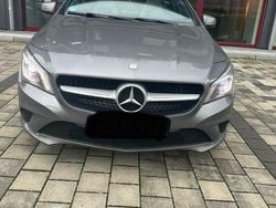 Grau Gebraucht 2015 Mercedes CLA200 Shooting Brake Kombi | 16.000 € (Etwas zu teuer)