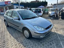 Grau Gebraucht 2003 Ford Focus Ambiente Limousine | 800 € (Superpreis)