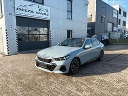 Grau Gebraucht 2025 BMW 520 M Sport Limousine | 57.700 € (Fairer Preis)