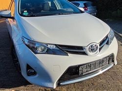 Weiß Gebraucht 2015 Toyota Auris Touring Sports Kombi | 6.100 € (Fairer Preis)