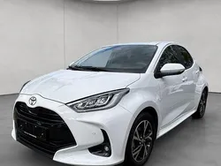 Weiß Neu 2025 Toyota Yaris Hybrid Comfort Limousine | 23.990 € (Guter Preis)