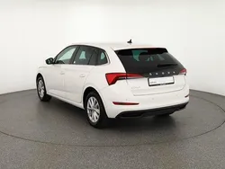 Weiß Gebraucht 2024 Skoda Scala Kleinwagen | 18.900 € (Fairer Preis)