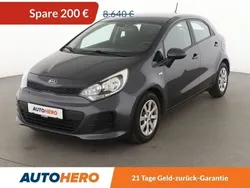 Grau Gebraucht 2016 Kia Rio Limousine | 8.270 € (Fairer Preis)