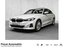 Weiß Gebraucht 2024 BMW 318 Shadowline Limousine | 35.880 € (Fairer Preis)