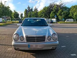 Silber Gebraucht 1997 Mercedes E200 Limousine | 3.690 € (Fairer Preis)