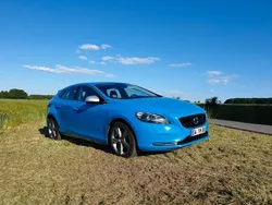 Blau Gebraucht 2013 Volvo V40 Summum Kombi | 9.600 € (Fairer Preis)
