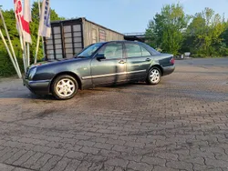 Schwarz Gebraucht 1996 Mercedes E230 Limousine | 2.500 €