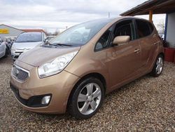 Gold Gebraucht 2010 Kia Venga Kleinwagen | 2.300 €