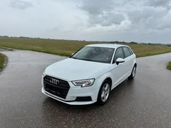 Weiß Gebraucht 2018 Audi A3 Sportback Comfort Limousine | 16.999 € (Guter Preis)