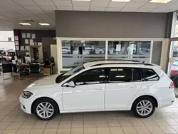 Weiß Gebraucht 2019 VW Golf VII Highline Kombi | 9.990 € (Guter Preis)